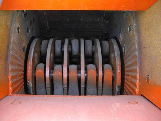 Small Mobile Stone Hammer Crusher Machine with Crushing Capability and White Color