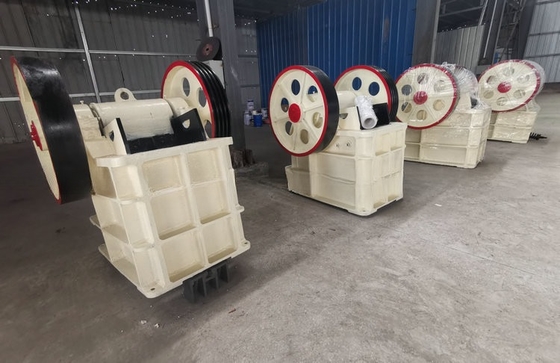 Less Than 18% Material Moisture Cast Steel Jaw Crusher for Limestone/Cobble/Quarry
