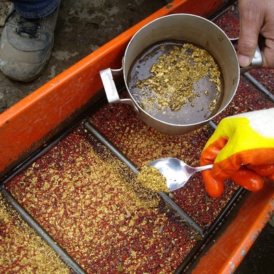 Gold Mining Equipments Rotary Scrubber Mobile Gold Trommel Screen Feeding Size 300mm